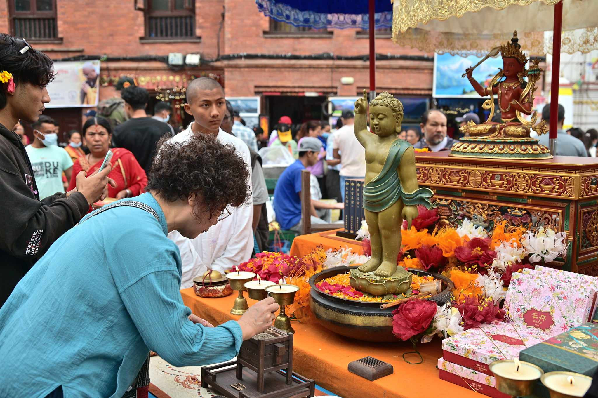 यसरी मनाइँदै छ स्वयम्भुमा बुद्ध जयन्ती (फोटो फिचर)